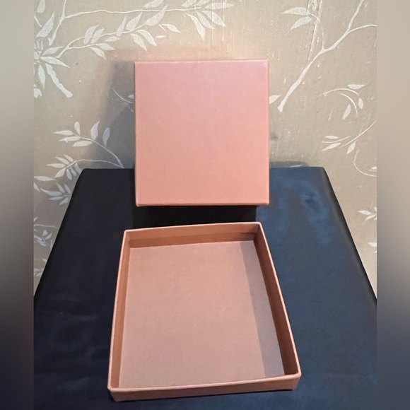 Authentic Louis Vuitton Square Box - Picture 5 of 7